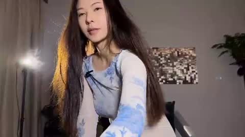lily online show from July 31, 7:25 am