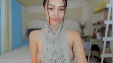 CAROLINE online show from August 13, 2:53 pm