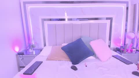 _amberblair online show from August 11, 5:09 am