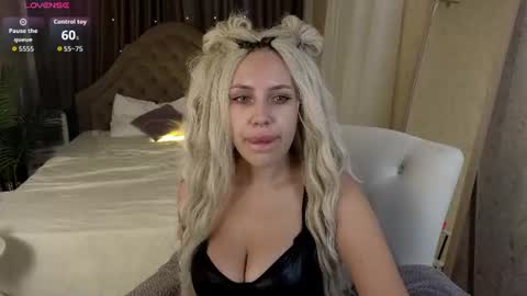 _amymoore online show from August 6, 1:26 am