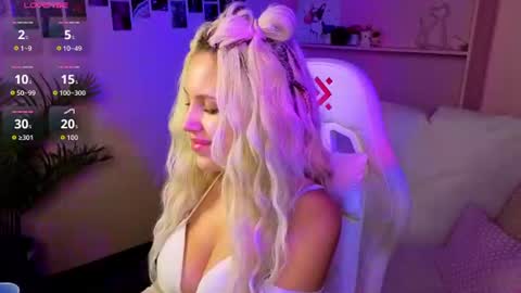 _amymoore online show from August 13, 4:48 am