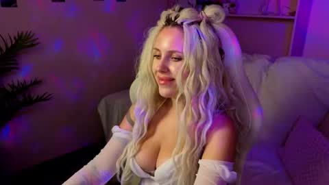 _amymoore online show from August 13, 7:22 am