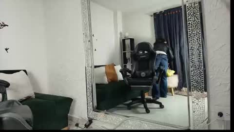 Anais online show from August 9, 12:06 pm