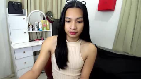 angela online show from March 26, 7:12 am