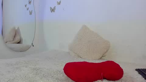_angelnaugthy_ online show from August 6, 4:11 am