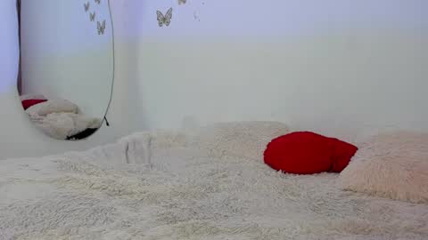 _angelnaugthy_ online show from August 7, 2:11 am
