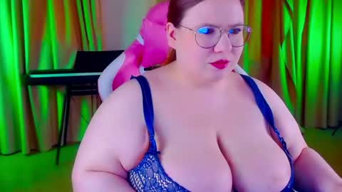 _ariaakashi_ online show from August 2, 9:49 am