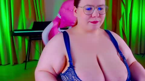 _ariaakashi_ online show from August 2, 10:55 am