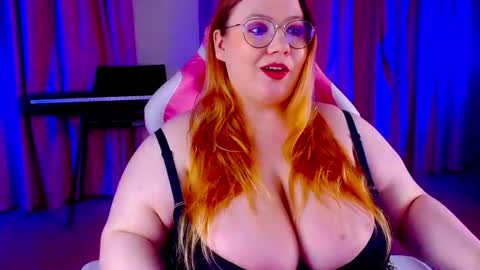 _ariaakashi_ online show from August 17, 7:41 pm