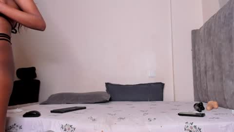 Ariah independent model online show from August 13, 4:48 am