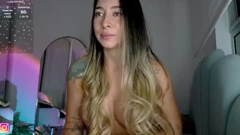 _arianalzate_ online show from August 6, 2:10 am