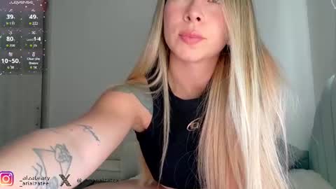_arianalzate_ online show from August 11, 9:17 pm