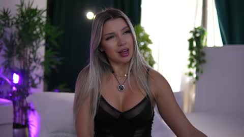 Arielle online show from August 15, 10:41 am