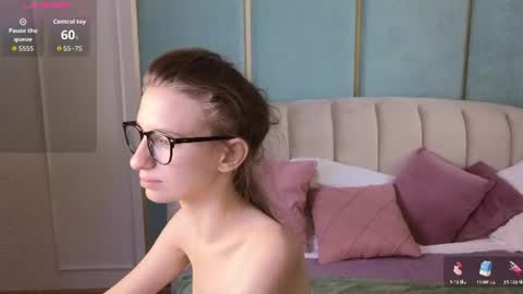 _ash_leyy_ online show from August 5, 1:36 am