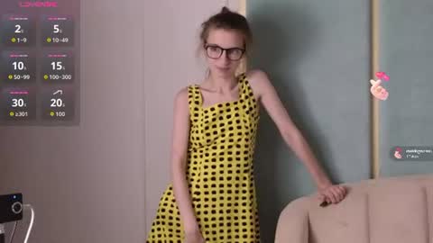 _ash_leyy_ online show from August 8, 2:55 am