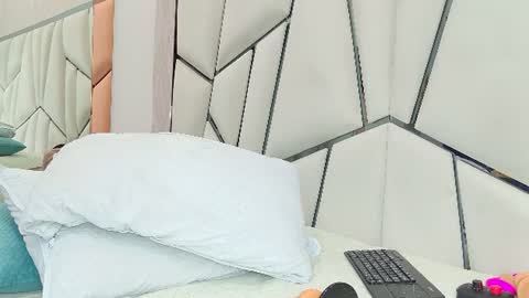 aura online show from August 6, 8:35 am