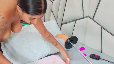 aura online show from August 9, 9:43 am