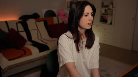 Lili online show from July 27, 6:35 pm