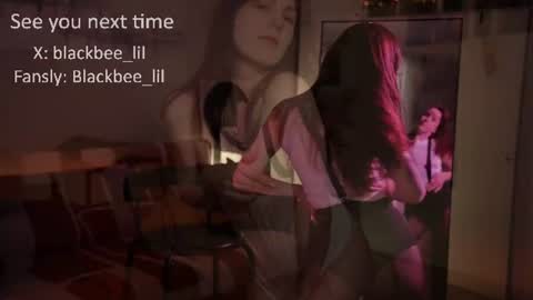 Lili online show from August 4, 9:56 pm