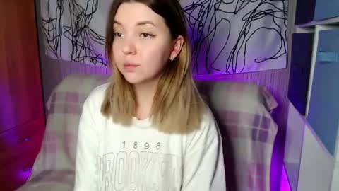 Elizabeth online show from June 18, 11:04 pm