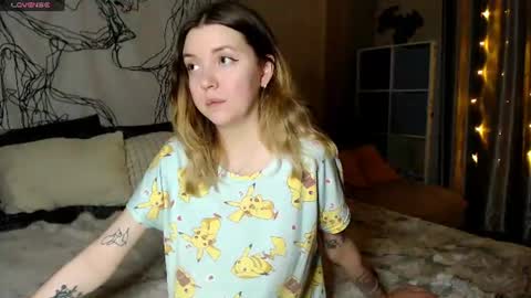 Elizabeth online show from August 3, 9:44 pm