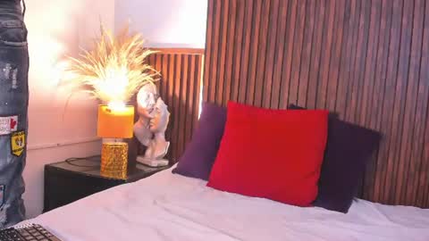 Shatt  Sara online show from July 25, 8:46 pm
