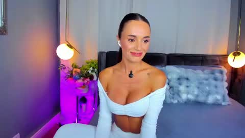 _carlawhite_ online show from August 11, 3:41 am