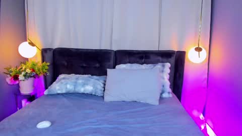 _carlawhite_ online show from August 15, 5:44 am