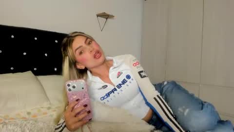 Bella  online show from August 1, 1:11 am