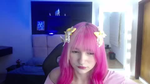 _charlotte_collins_ online show from August 4, 5:10 pm