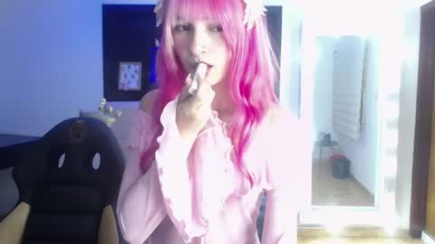_charlotte_collins_ online show from August 4, 8:28 pm