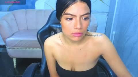 _charlottee_b online show from July 31, 12:55 pm