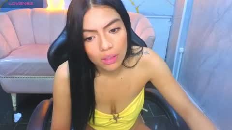 _charlottee_b online show from August 1, 1:06 pm