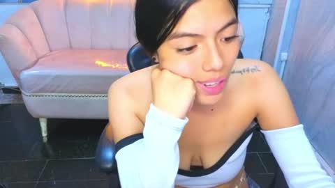 _charlottee_b online show from August 3, 11:12 pm