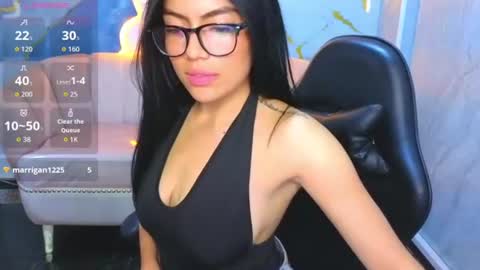 _charlottee_b online show from August 8, 1:55 pm