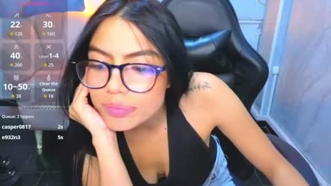 _charlottee_b online show from August 8, 7:25 pm