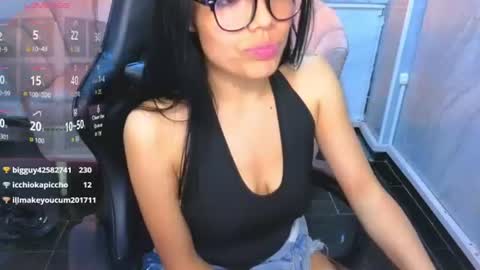 _charlottee_b online show from August 8, 11:49 pm