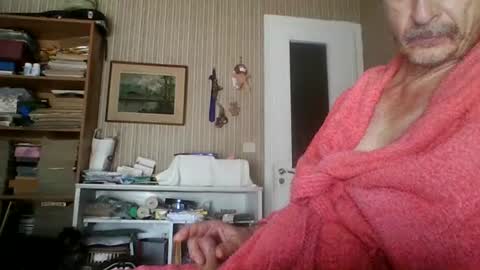 I hate social media  Odio las redes sociales online show from August 16, 1:48 pm
