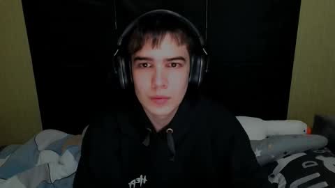 _crise_next_door_ online show from February 20, 2:14 pm