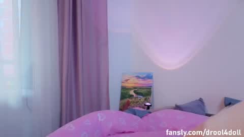 Demi Instagram  demi dee   Twitter iamdemidee online show from July 20, 5:16 pm