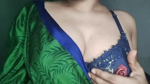 _dreamgirl_0 online show from August 6, 11:09 am