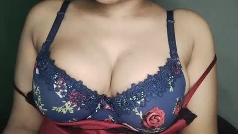 _dreamgirl_0 online show from August 10, 1:23 pm