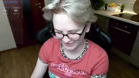 chloue and Gretta online show from August 7, 7:03 pm
