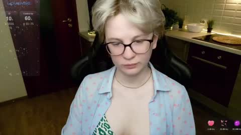 chloue and Gretta online show from August 15, 6:45 pm