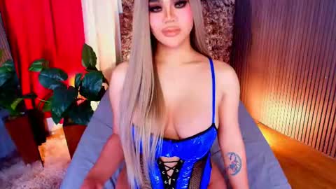 _empressvalerie_ online show from August 7, 5:35 pm