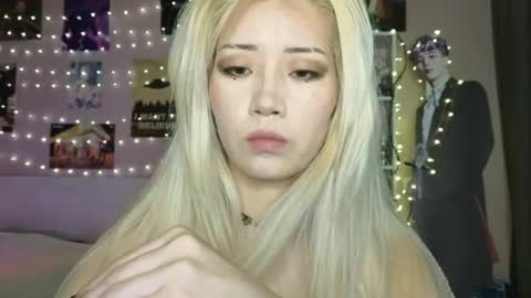 EveEva online show from August 2, 1:01 am
