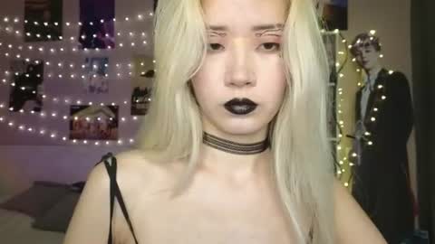 EveEva online show from August 7, 7:36 pm