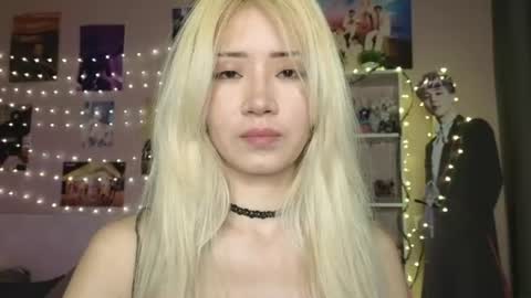 EveEva online show from August 9, 9:49 pm