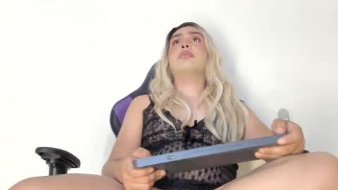 _foxys_ online show from April 28, 4:45 am