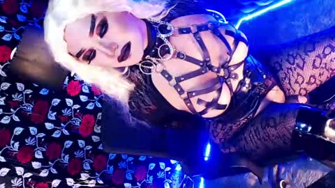 QUEENOFCOMMAND online show from May 30, 12:35 am